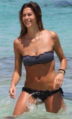 Melissa satta a bikini